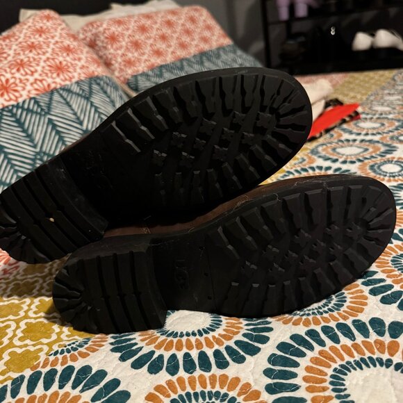UGG BOOTS NEVER WORN - Picture 2 of 3